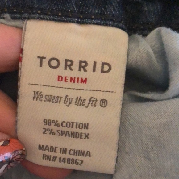 Torrid Skinny Stretch Jean Size 26X30 Med Blue 5 Pocket Casual - Picture 5 of 7
